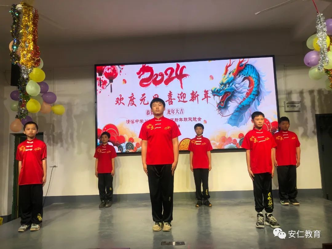 学生大合唱 精忠报国 带动作_精忠报国合唱加什么效果好_精忠报国小学生合唱