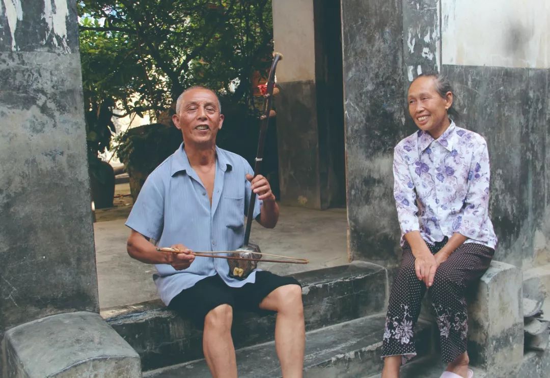 二胡教科书中老年人二胡_中老年人学二胡教学视_中老年学二胡教学视频