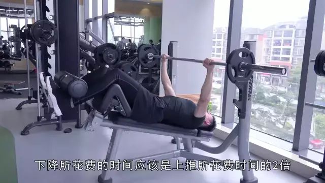 综合训练器锻炼图解_多功能训练凳训练图解_训练锻炼用英语怎么说