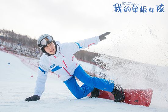 水上滑板为什么能逆流而上_水上滑板是一项非常刺激的运动_在水里滑板